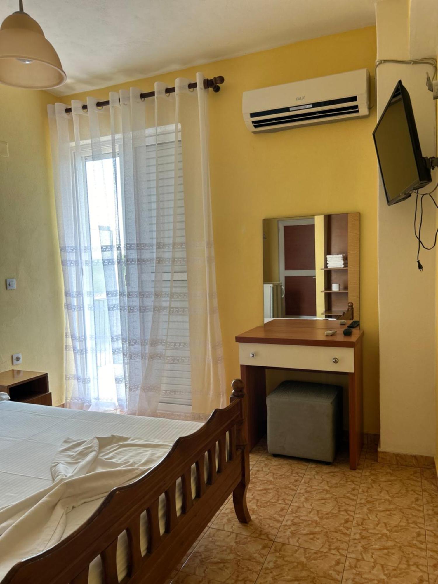 Areti Rooms Hotel Himarë Exterior foto